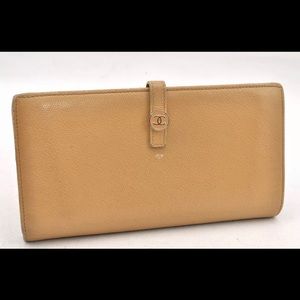 Vintage Chanel CC Logo Button Wallet. Beige Caviar Skin and Silver Hardware.